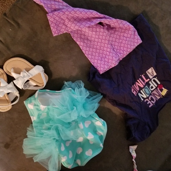 Clothes - Picture 3 of 4